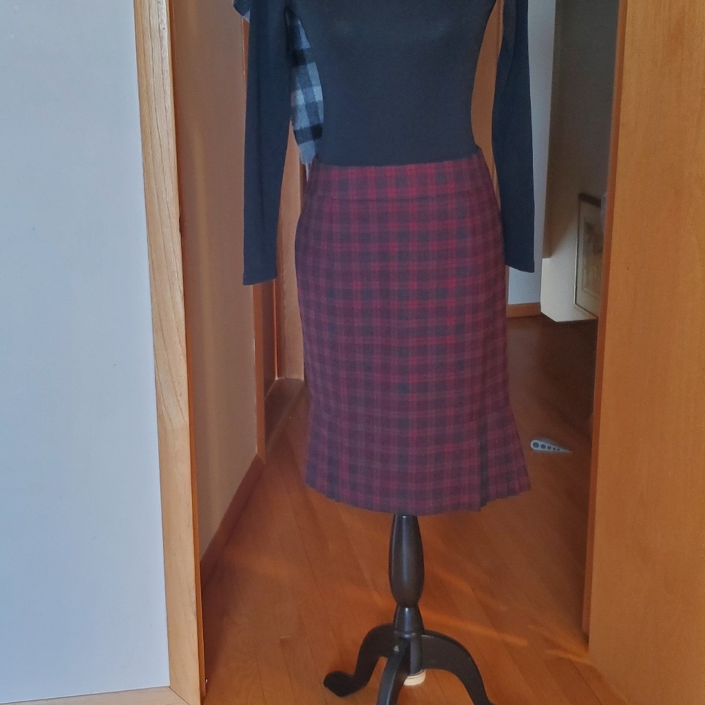 Brooks Brothers  100% wool.Red and Blue Pencil Skirt for Effortless Elegance